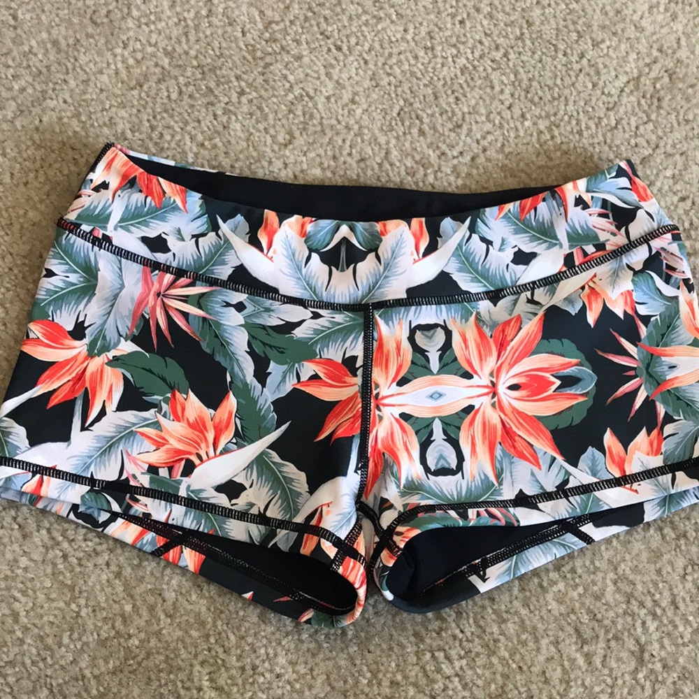 Vull Sport Tropics Shorts - size L, runs big!